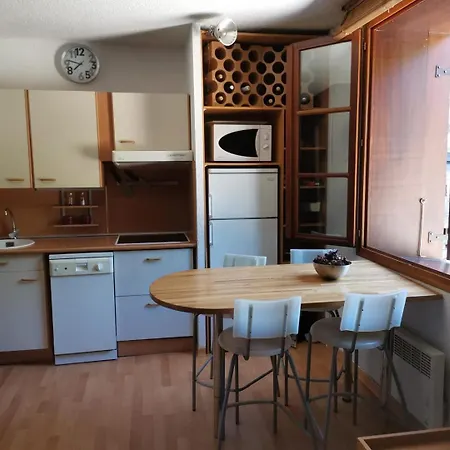 Estudio Con Piscina En Enveitg